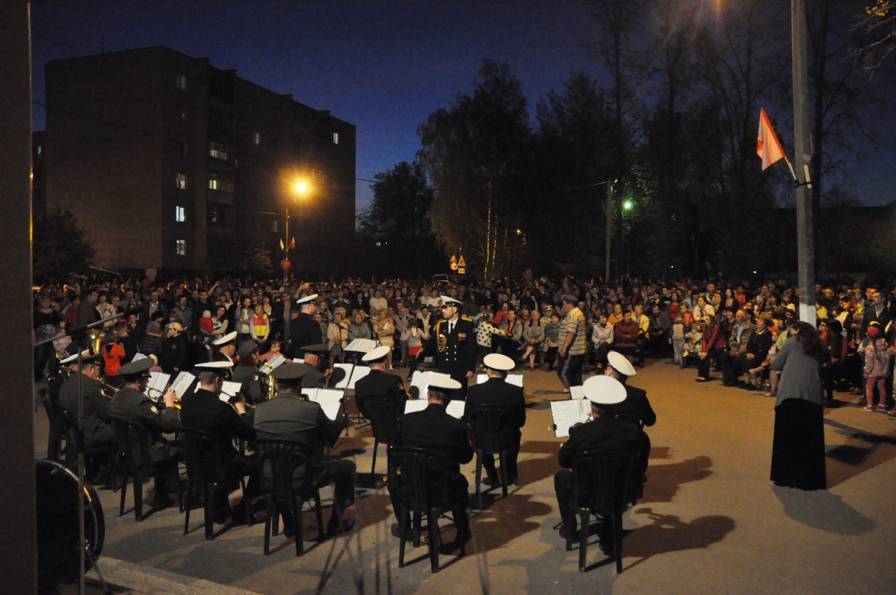 Праздничный концерт состоялся 9 мая около Дома Культуры