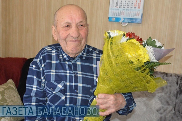 Представители районных и городских властей поздравили с 90-летием коренного жителя г.Балабаново