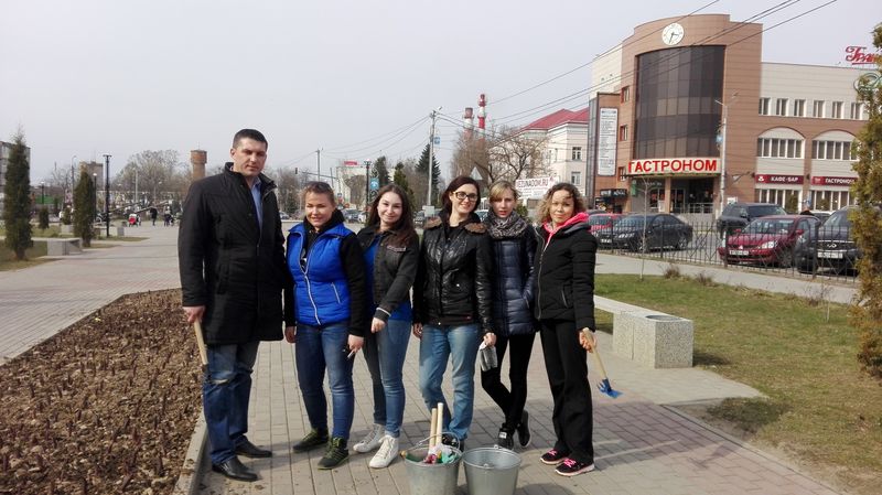 21 апреля сотрудники балабановской Администрации, во главе с сити-менеджером Вячеславом Парфёновым, провели субботник
